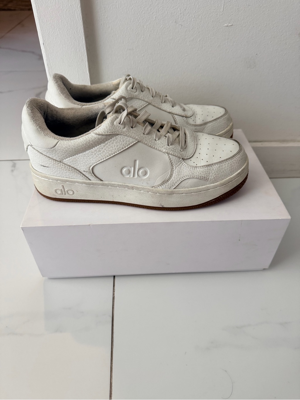 Alo Yoga Kids Off-White Leather Sneakers With Brown Outsole